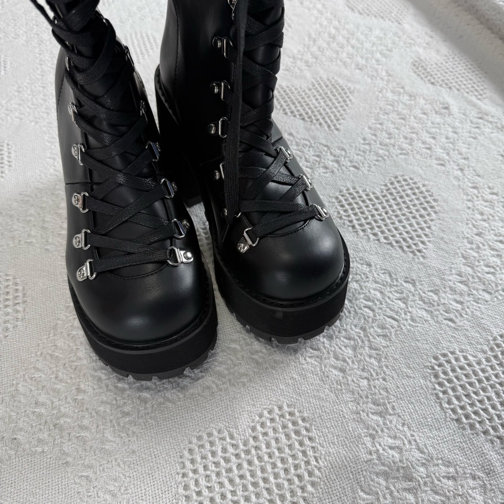 SHEIN Black Faux Leather Gothic Chunky Platform Boots (8) - Picture 9 of 15